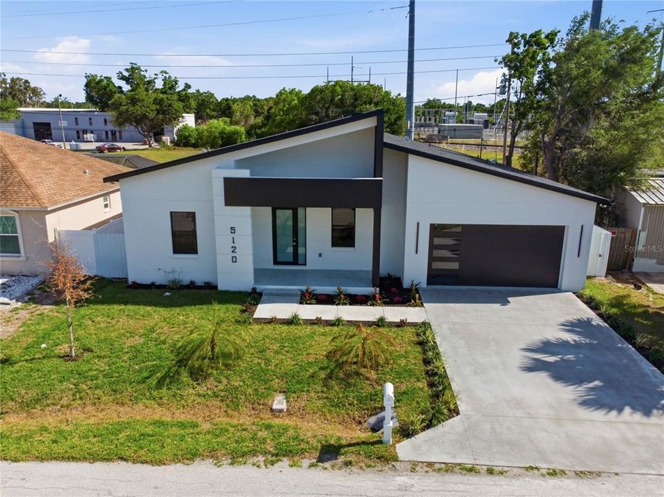 Active With Contract: $514,900 (3 beds, 2 baths, 1659 Square Feet)