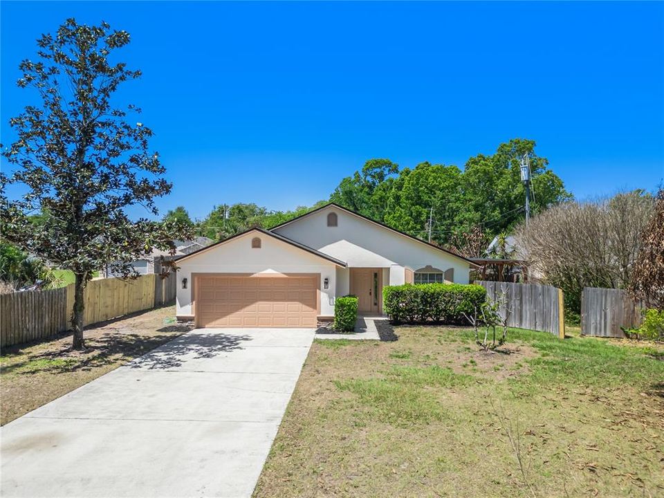 Active With Contract: $350,000 (3 beds, 2 baths, 1588 Square Feet)