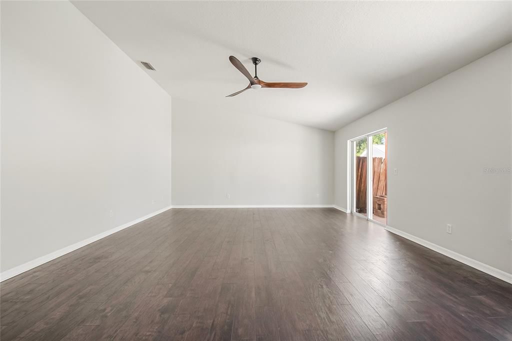 Active With Contract: $350,000 (3 beds, 2 baths, 1588 Square Feet)