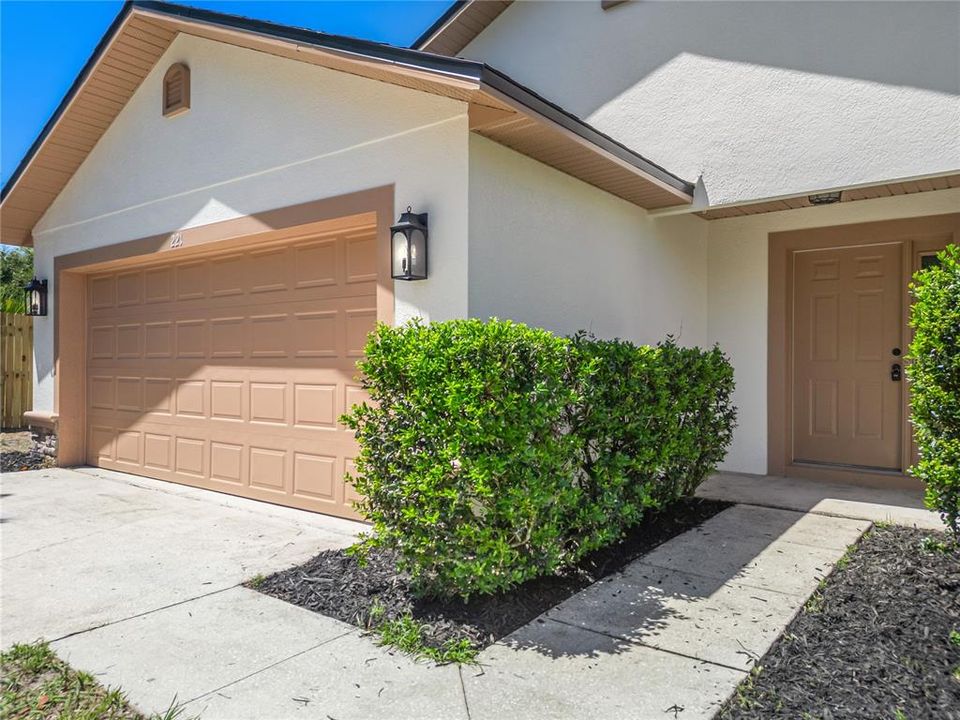 Active With Contract: $350,000 (3 beds, 2 baths, 1588 Square Feet)