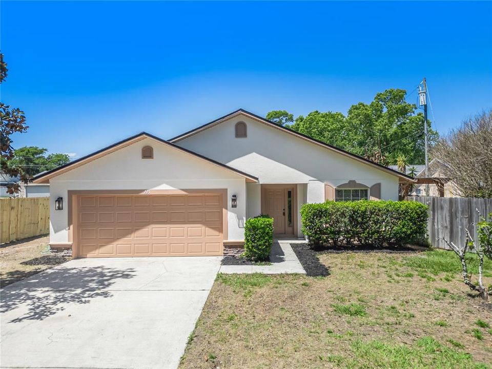 Active With Contract: $350,000 (3 beds, 2 baths, 1588 Square Feet)