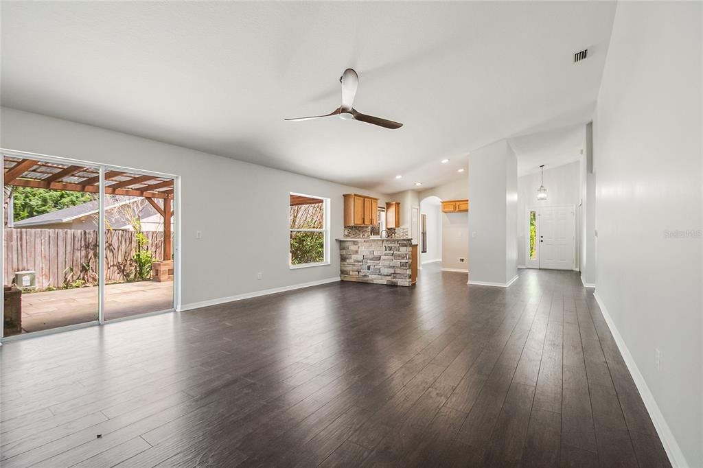 Active With Contract: $350,000 (3 beds, 2 baths, 1588 Square Feet)