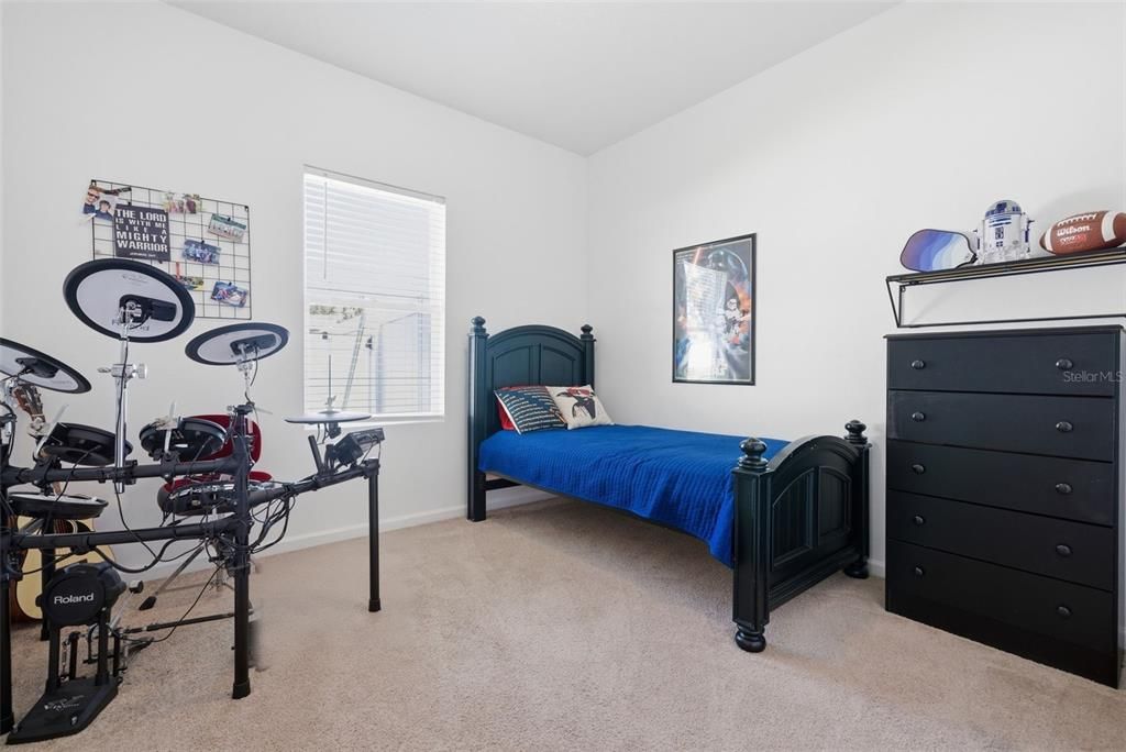 Activo con contrato: $419,900 (4 camas, 2 baños, 1926 Pies cuadrados)