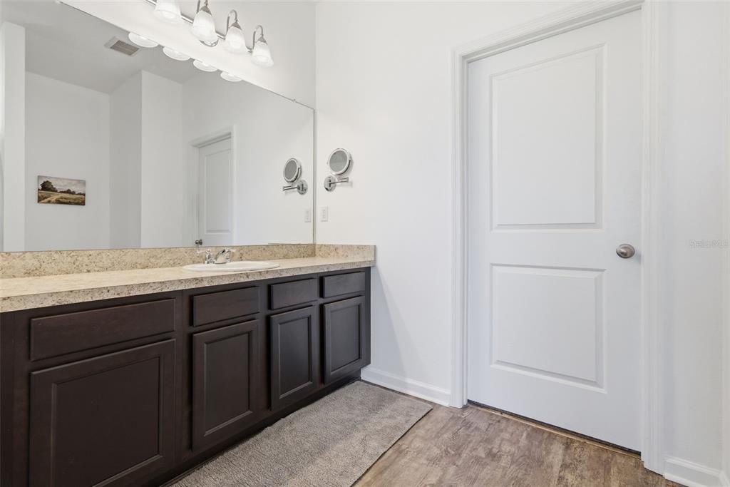 Activo con contrato: $419,900 (4 camas, 2 baños, 1926 Pies cuadrados)