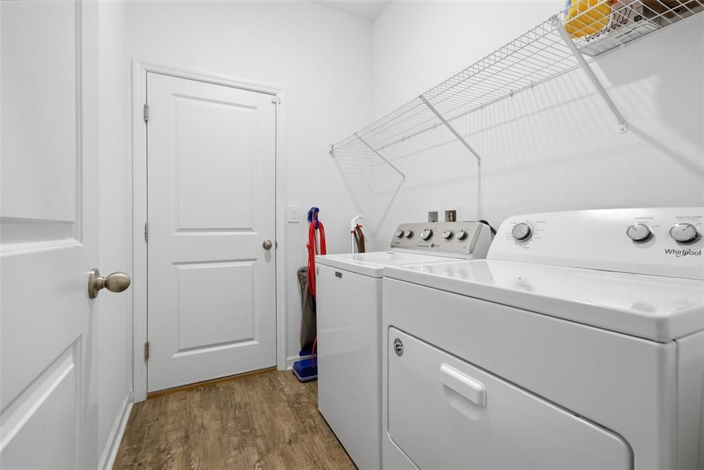 Activo con contrato: $419,900 (4 camas, 2 baños, 1926 Pies cuadrados)