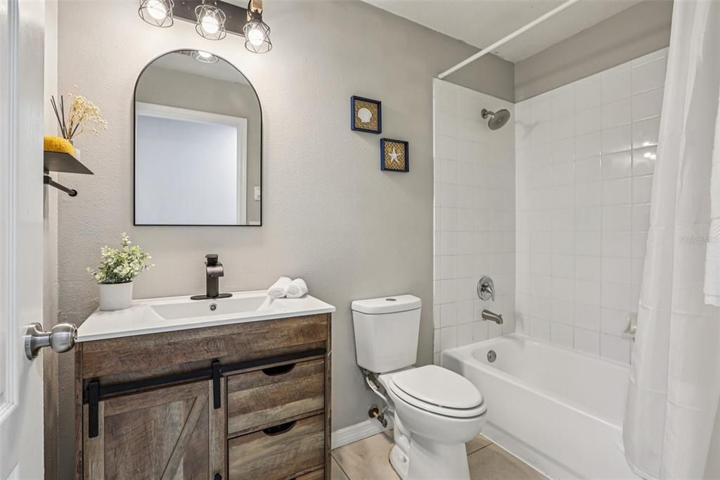 Active With Contract: $365,000 (4 beds, 2 baths, 1956 Square Feet)