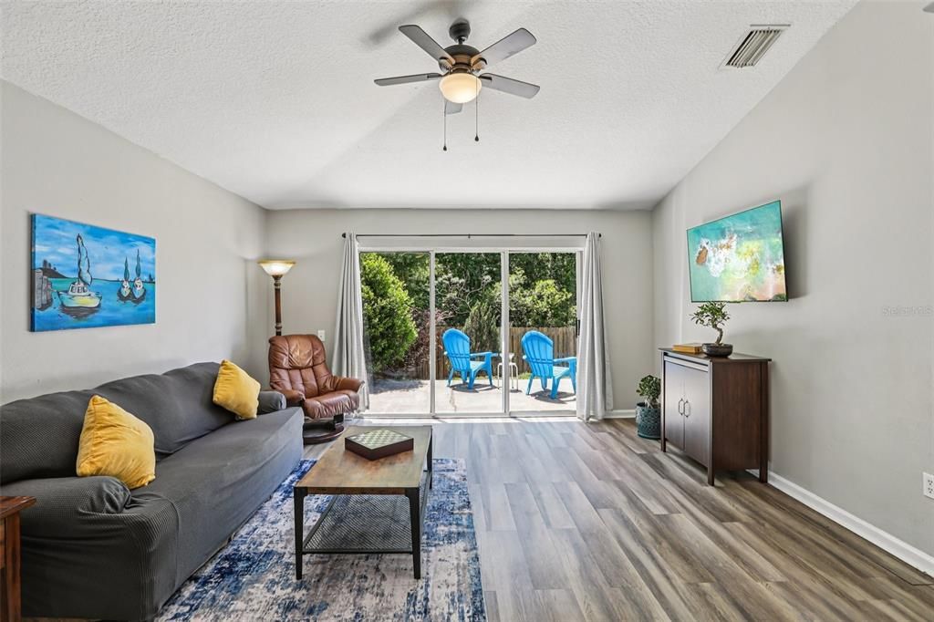 Active With Contract: $365,000 (4 beds, 2 baths, 1956 Square Feet)