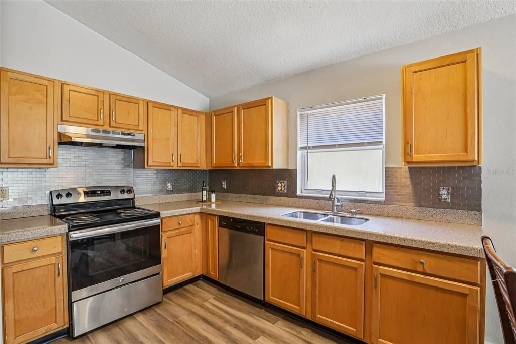 Active With Contract: $365,000 (4 beds, 2 baths, 1956 Square Feet)