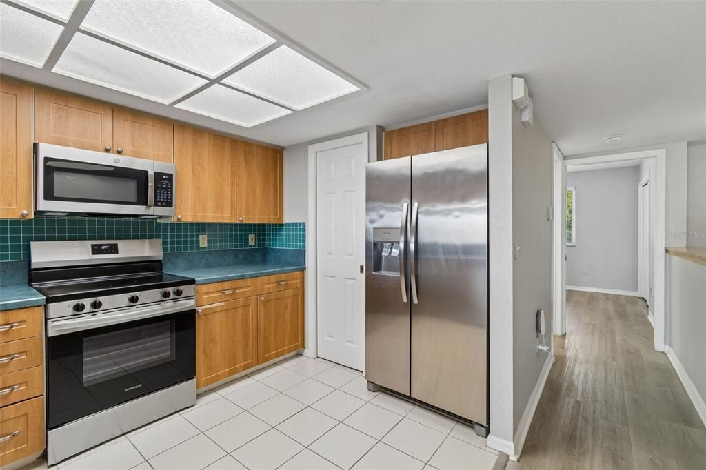 На продажу: $364,900 (4 спален, 4 ванн, 2174 Квадратных фут)