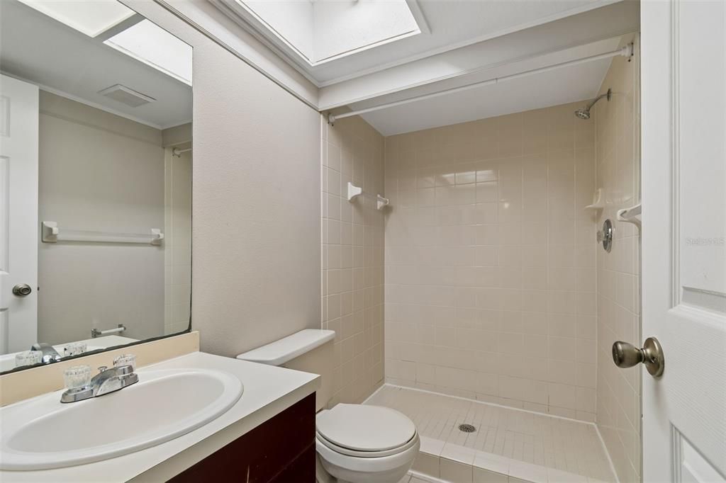 На продажу: $364,900 (4 спален, 4 ванн, 2174 Квадратных фут)
