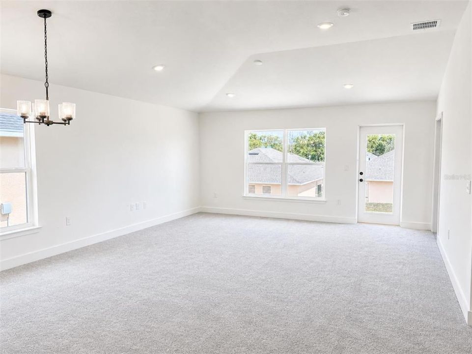 For Sale: $334,900 (4 beds, 2 baths, 1635 Square Feet)