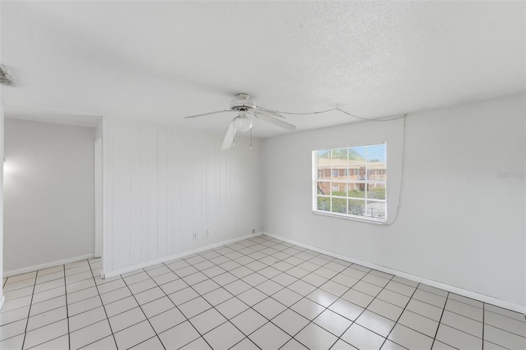 For Rent: $1,399 (2 beds, 1 baths, 930 Square Feet)