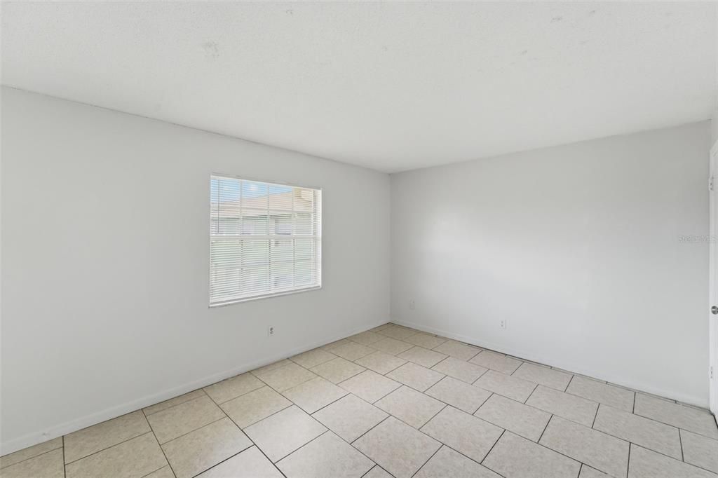 For Rent: $1,399 (2 beds, 1 baths, 930 Square Feet)