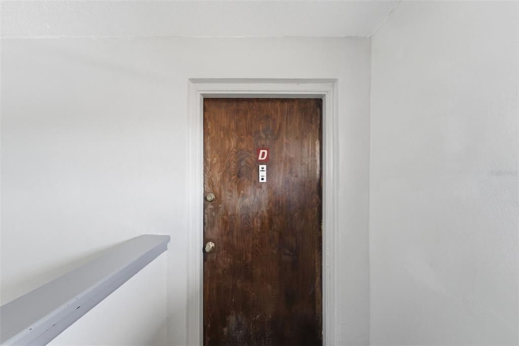 For Rent: $1,399 (2 beds, 1 baths, 930 Square Feet)