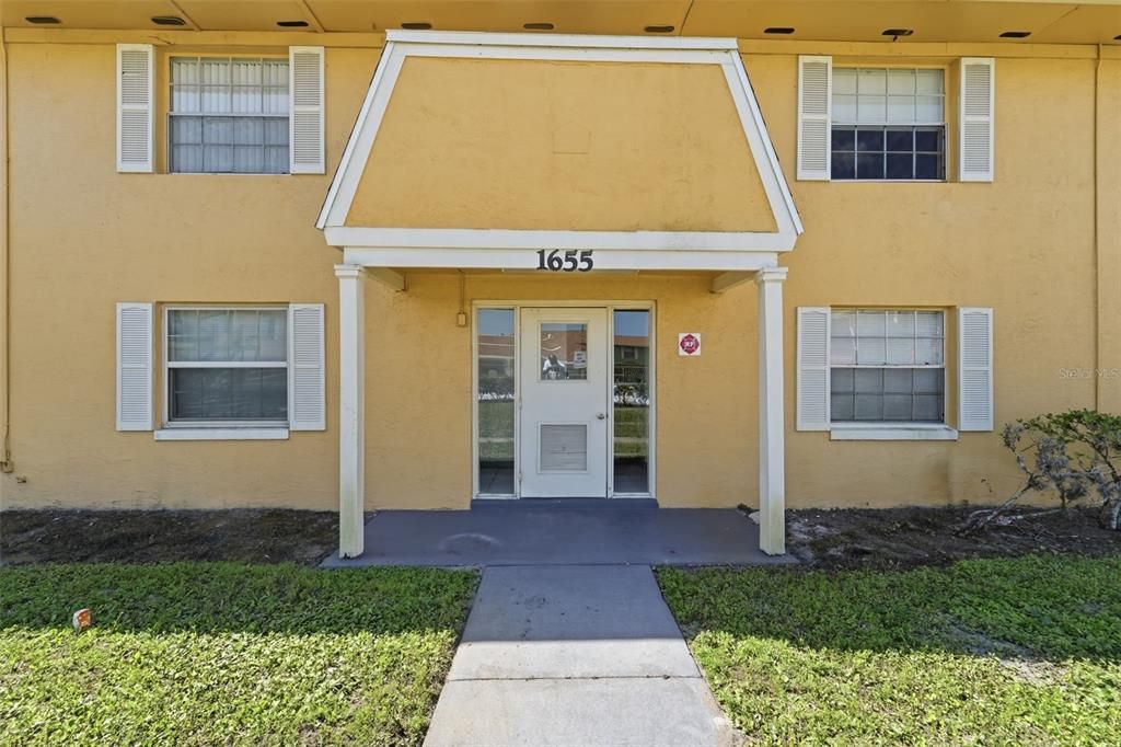 For Rent: $1,399 (2 beds, 1 baths, 930 Square Feet)