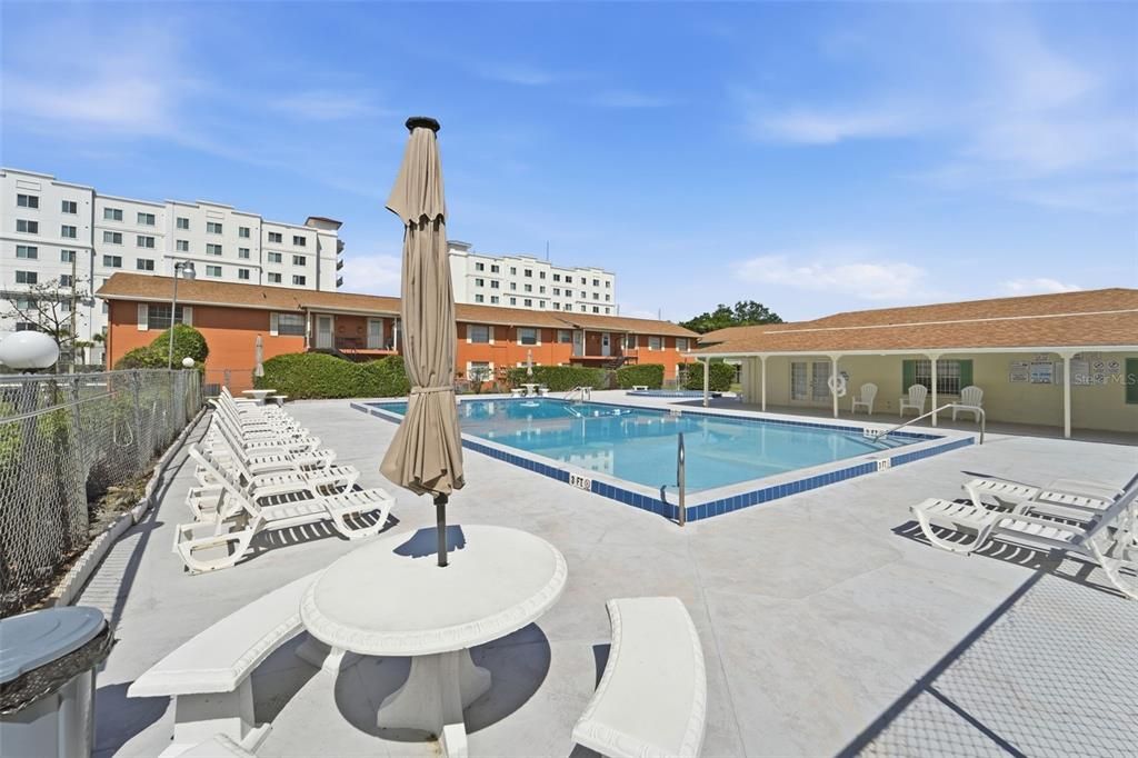 For Rent: $1,399 (2 beds, 1 baths, 930 Square Feet)