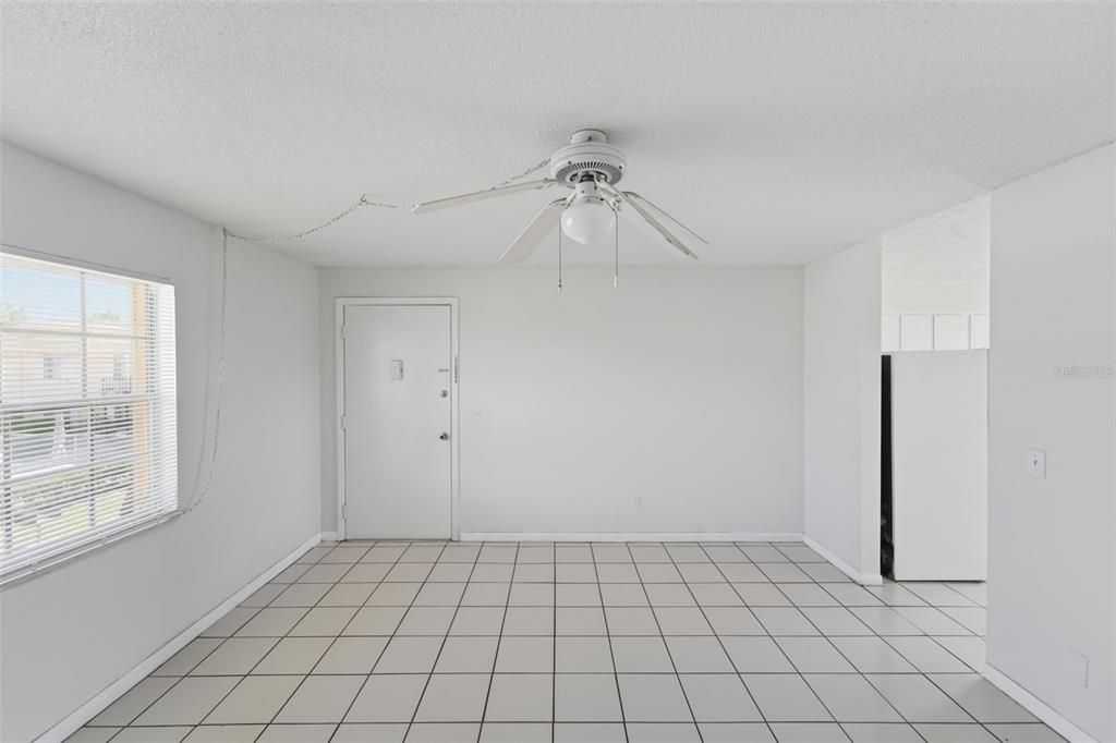 For Rent: $1,399 (2 beds, 1 baths, 930 Square Feet)