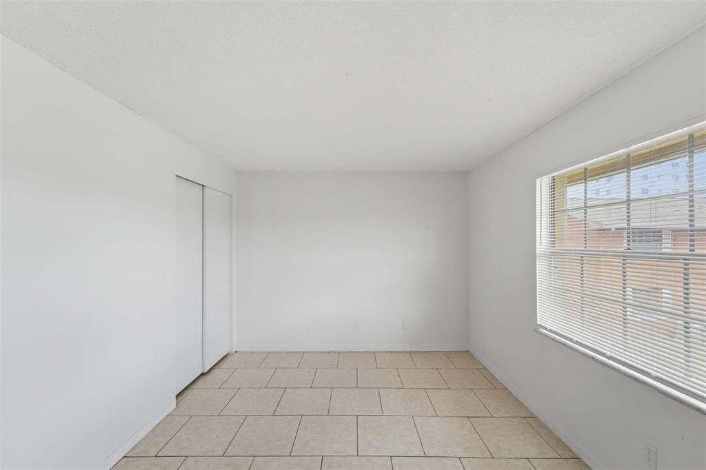 For Rent: $1,399 (2 beds, 1 baths, 930 Square Feet)