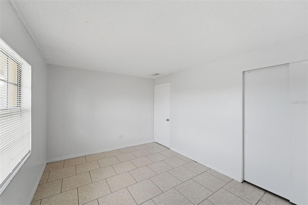For Rent: $1,399 (2 beds, 1 baths, 930 Square Feet)