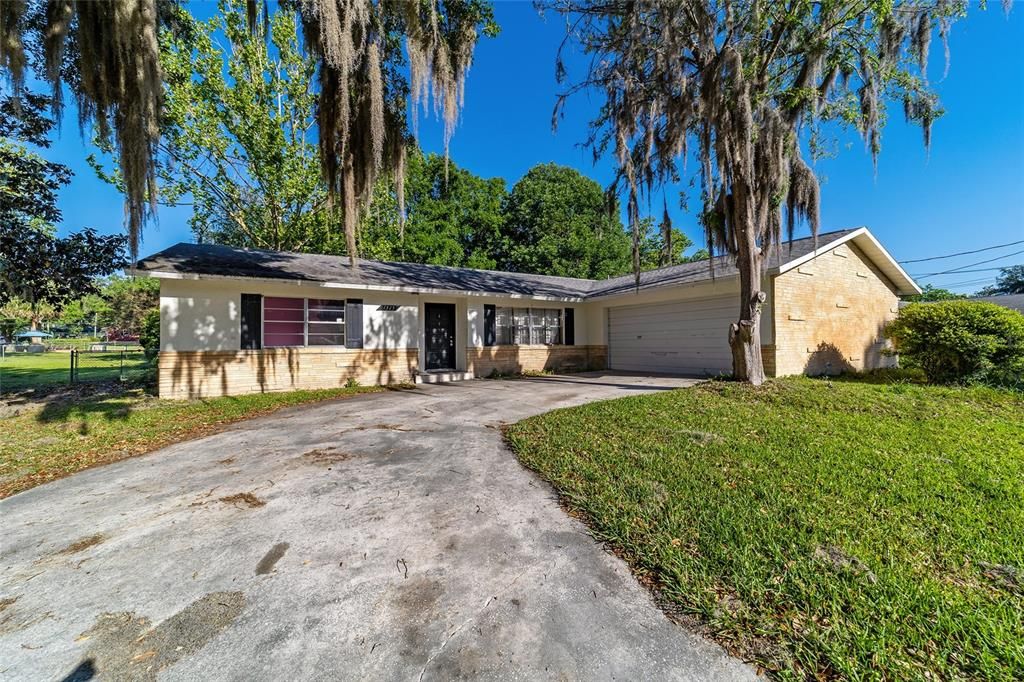 Activo con contrato: $269,900 (3 camas, 2 baños, 1686 Pies cuadrados)