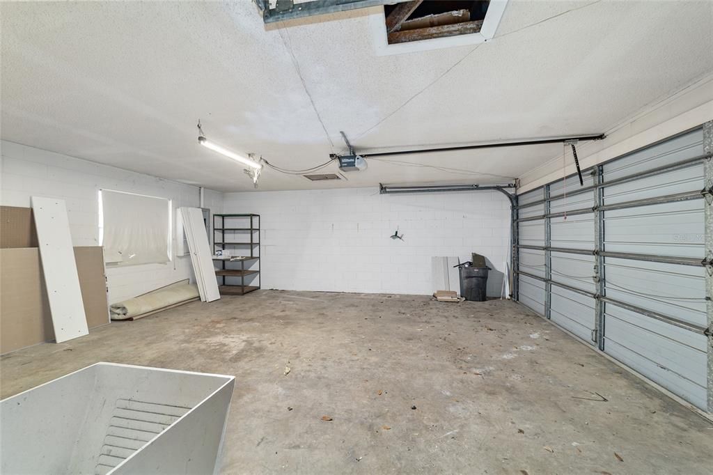 Activo con contrato: $269,900 (3 camas, 2 baños, 1686 Pies cuadrados)