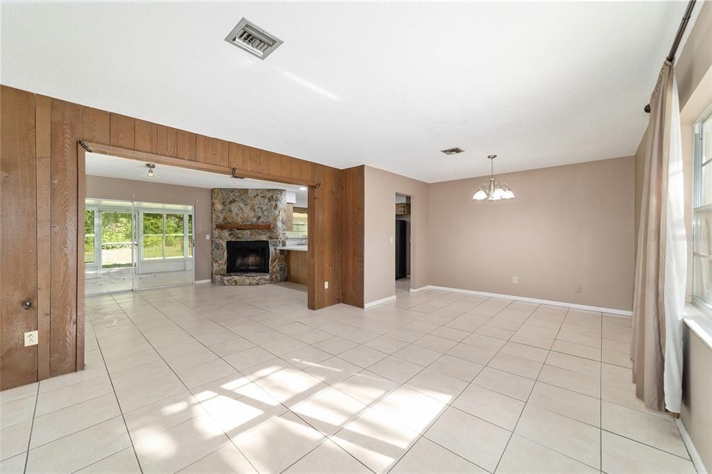 Activo con contrato: $269,900 (3 camas, 2 baños, 1686 Pies cuadrados)