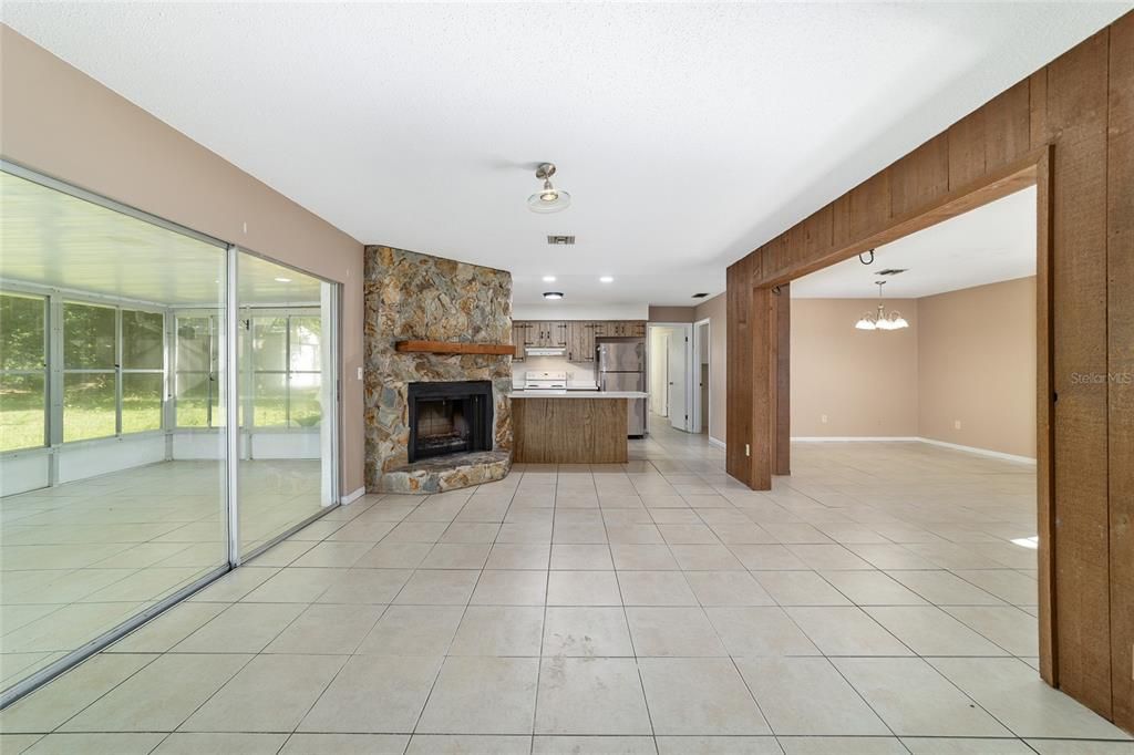 Activo con contrato: $269,900 (3 camas, 2 baños, 1686 Pies cuadrados)