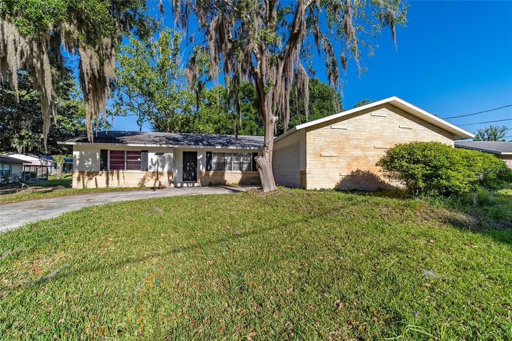 Activo con contrato: $269,900 (3 camas, 2 baños, 1686 Pies cuadrados)