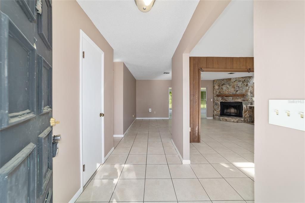 Activo con contrato: $269,900 (3 camas, 2 baños, 1686 Pies cuadrados)