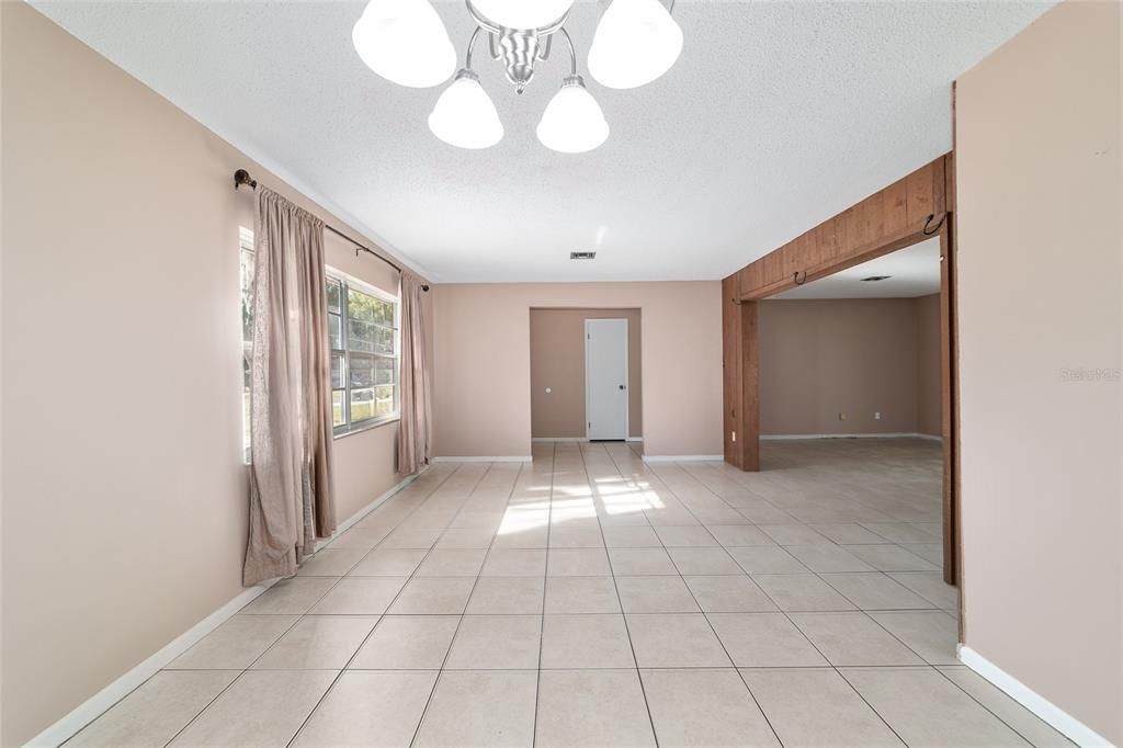 Activo con contrato: $269,900 (3 camas, 2 baños, 1686 Pies cuadrados)