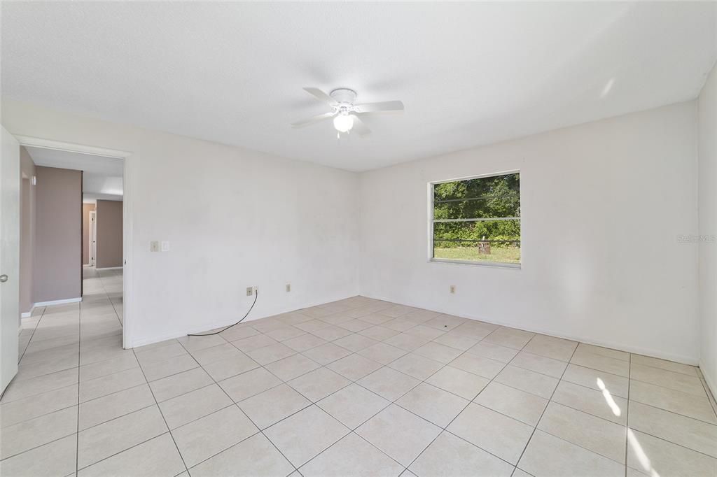 Activo con contrato: $269,900 (3 camas, 2 baños, 1686 Pies cuadrados)
