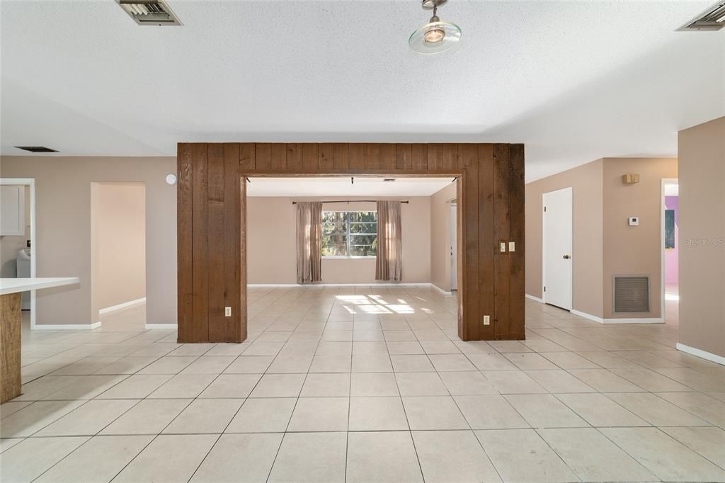 Activo con contrato: $269,900 (3 camas, 2 baños, 1686 Pies cuadrados)