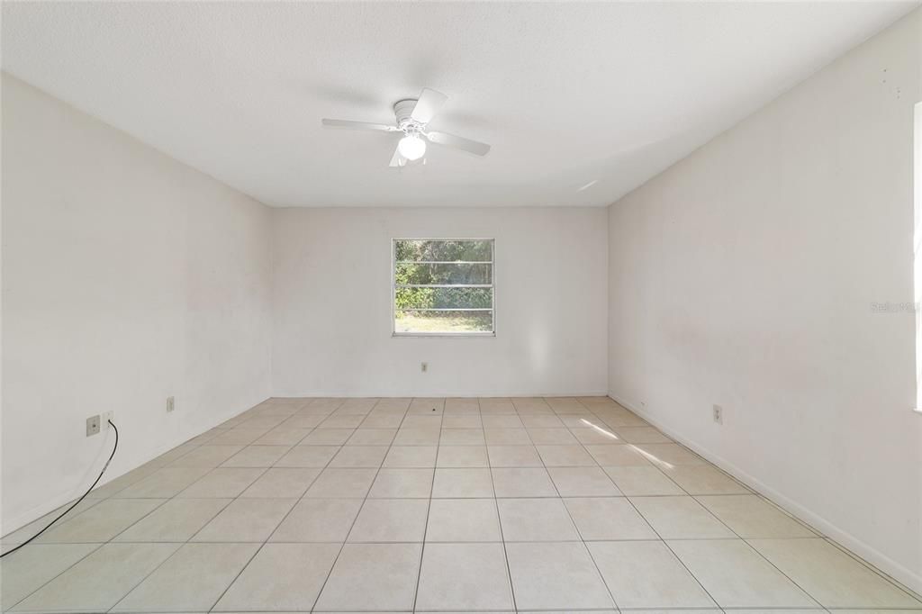 Activo con contrato: $269,900 (3 camas, 2 baños, 1686 Pies cuadrados)