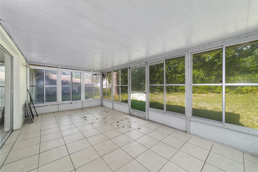 Activo con contrato: $269,900 (3 camas, 2 baños, 1686 Pies cuadrados)
