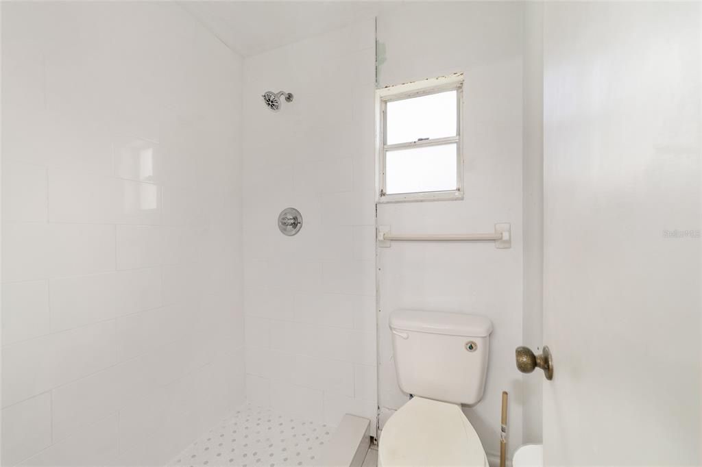 Activo con contrato: $269,900 (3 camas, 2 baños, 1686 Pies cuadrados)