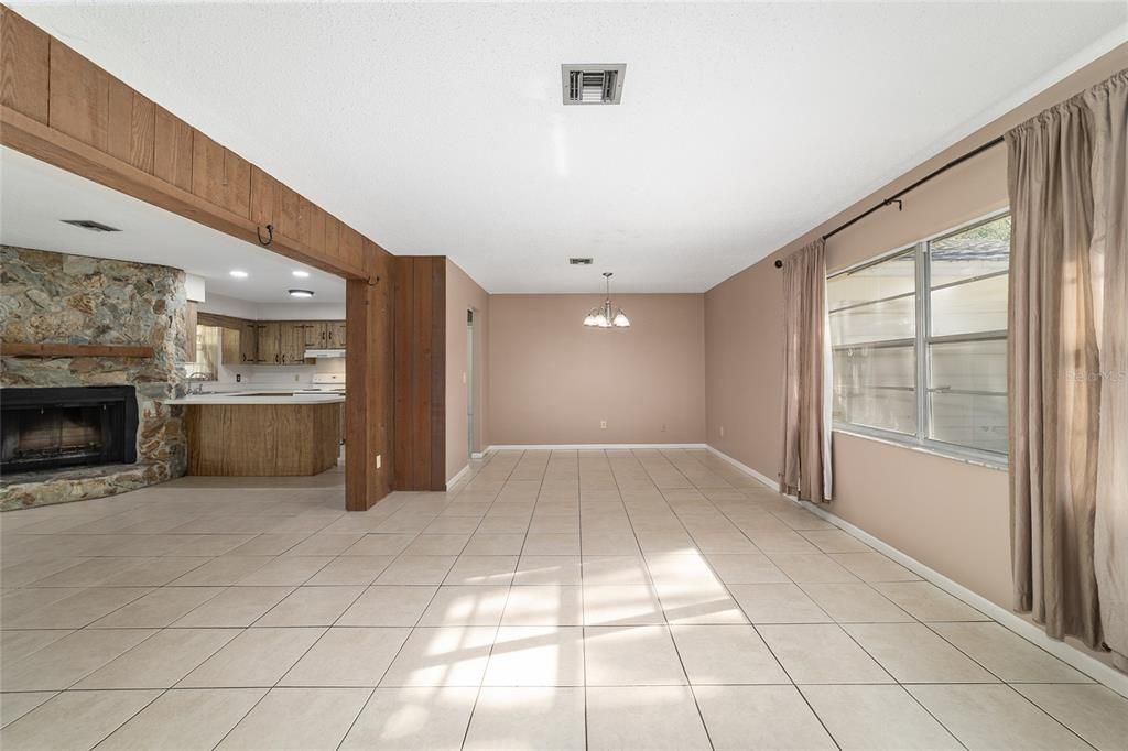 Activo con contrato: $269,900 (3 camas, 2 baños, 1686 Pies cuadrados)