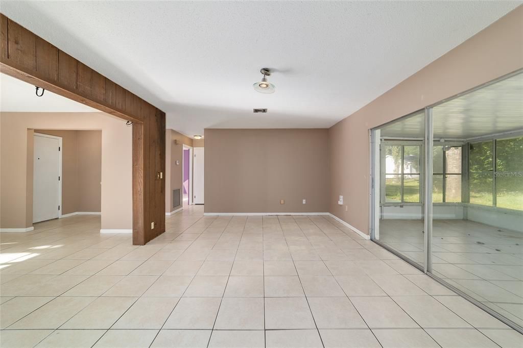 Activo con contrato: $269,900 (3 camas, 2 baños, 1686 Pies cuadrados)
