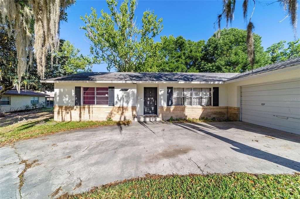 Activo con contrato: $269,900 (3 camas, 2 baños, 1686 Pies cuadrados)