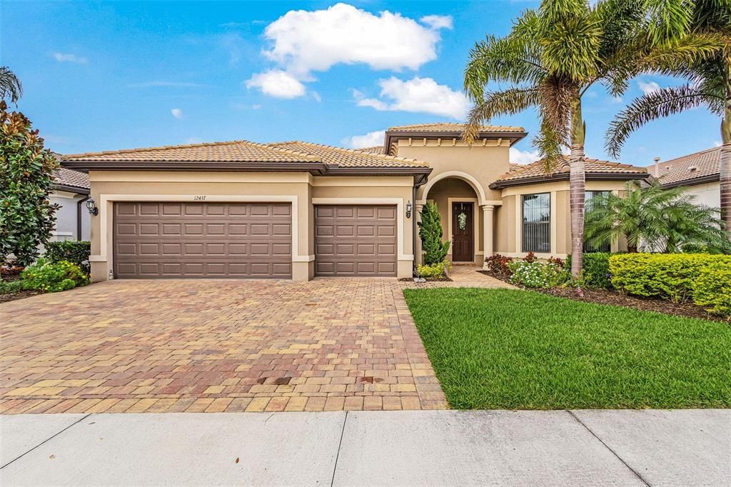 For Sale: $959,500 (3 beds, 3 baths, 2489 Square Feet)