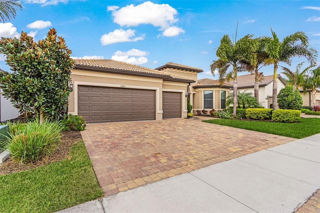 For Sale: $959,500 (3 beds, 3 baths, 2489 Square Feet)