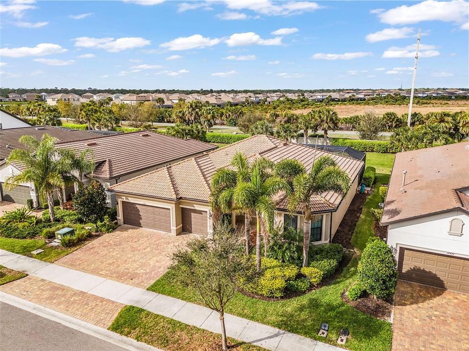 For Sale: $959,500 (3 beds, 3 baths, 2489 Square Feet)