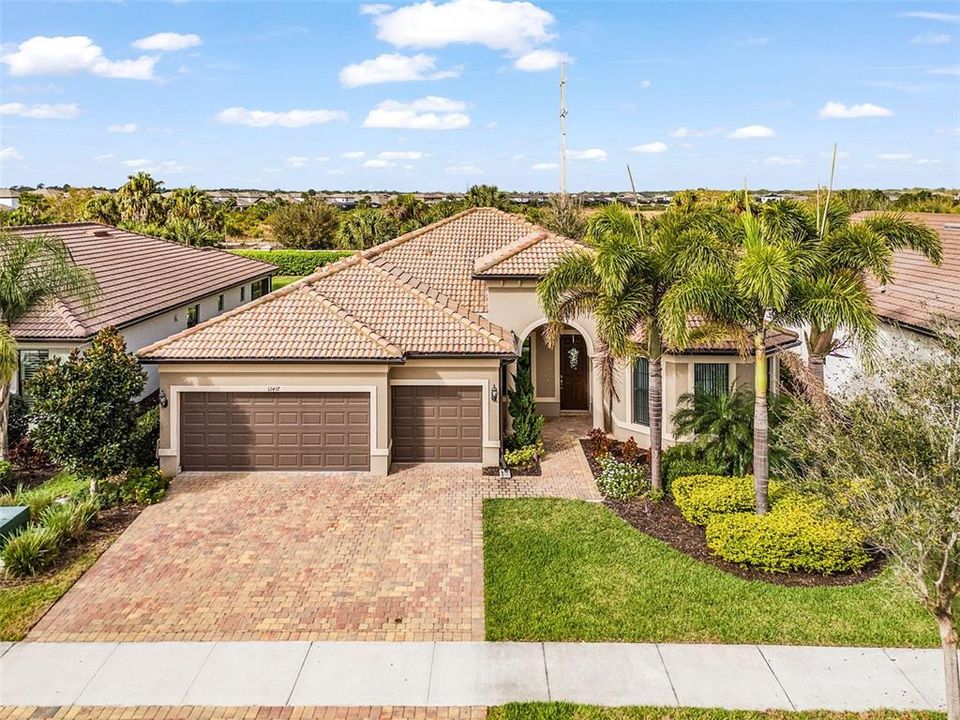 For Sale: $959,500 (3 beds, 3 baths, 2489 Square Feet)