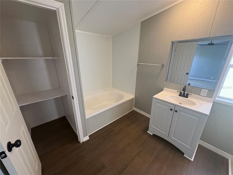 Active With Contract: $289,900 (4 beds, 2 baths, 1568 Square Feet)
