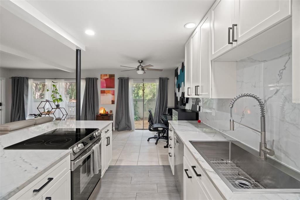 На продажу: $195,000 (2 спален, 1 ванн, 1104 Квадратных фут)