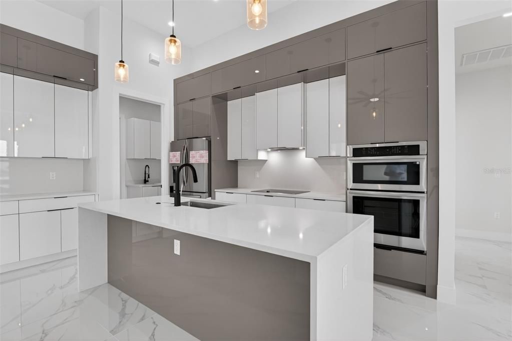 For Sale: $750,000 (3 beds, 3 baths, 2088 Square Feet)