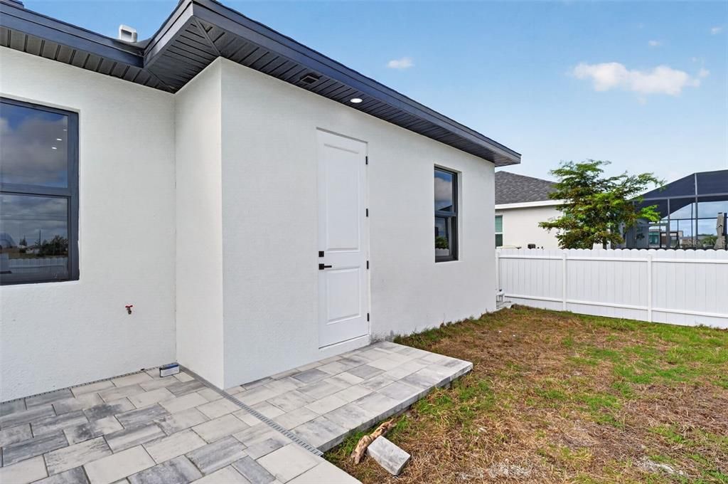 For Sale: $750,000 (3 beds, 3 baths, 2088 Square Feet)