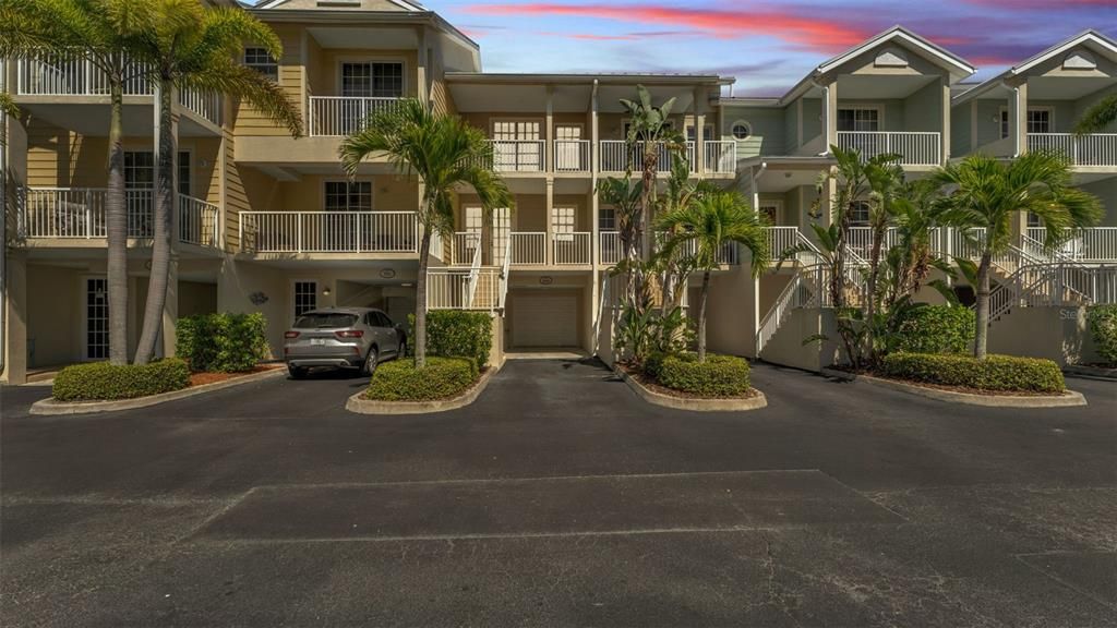 For Rent: $1,900 (2 beds, 1 baths, 1110 Square Feet)