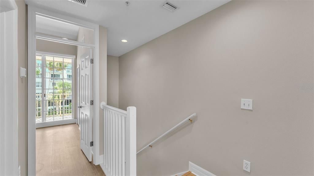 For Rent: $1,900 (2 beds, 1 baths, 1110 Square Feet)
