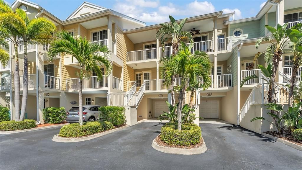 For Rent: $1,900 (2 beds, 1 baths, 1110 Square Feet)