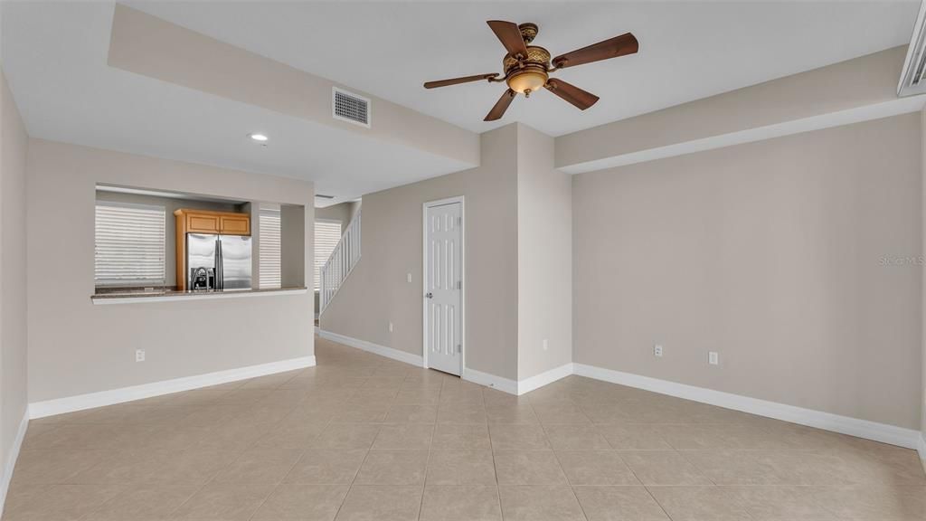 For Rent: $1,900 (2 beds, 1 baths, 1110 Square Feet)